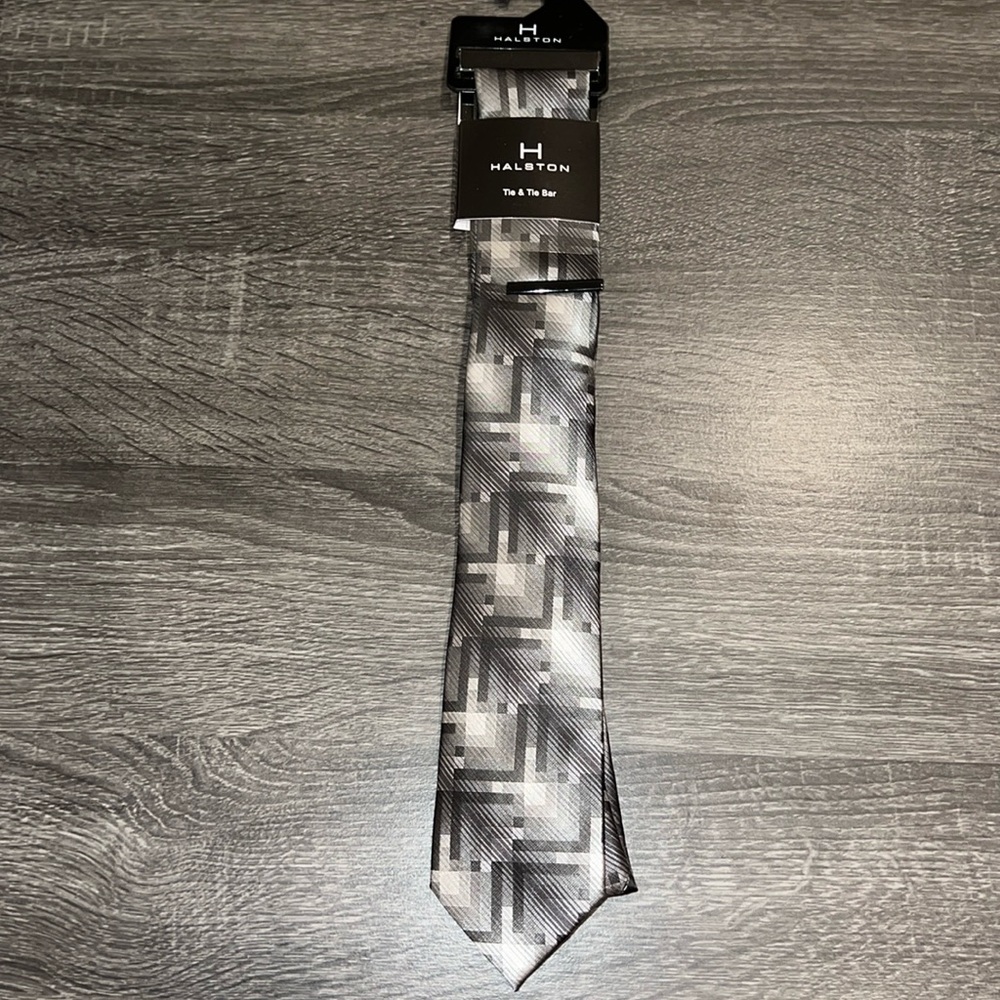 Halston necktie. NWT
